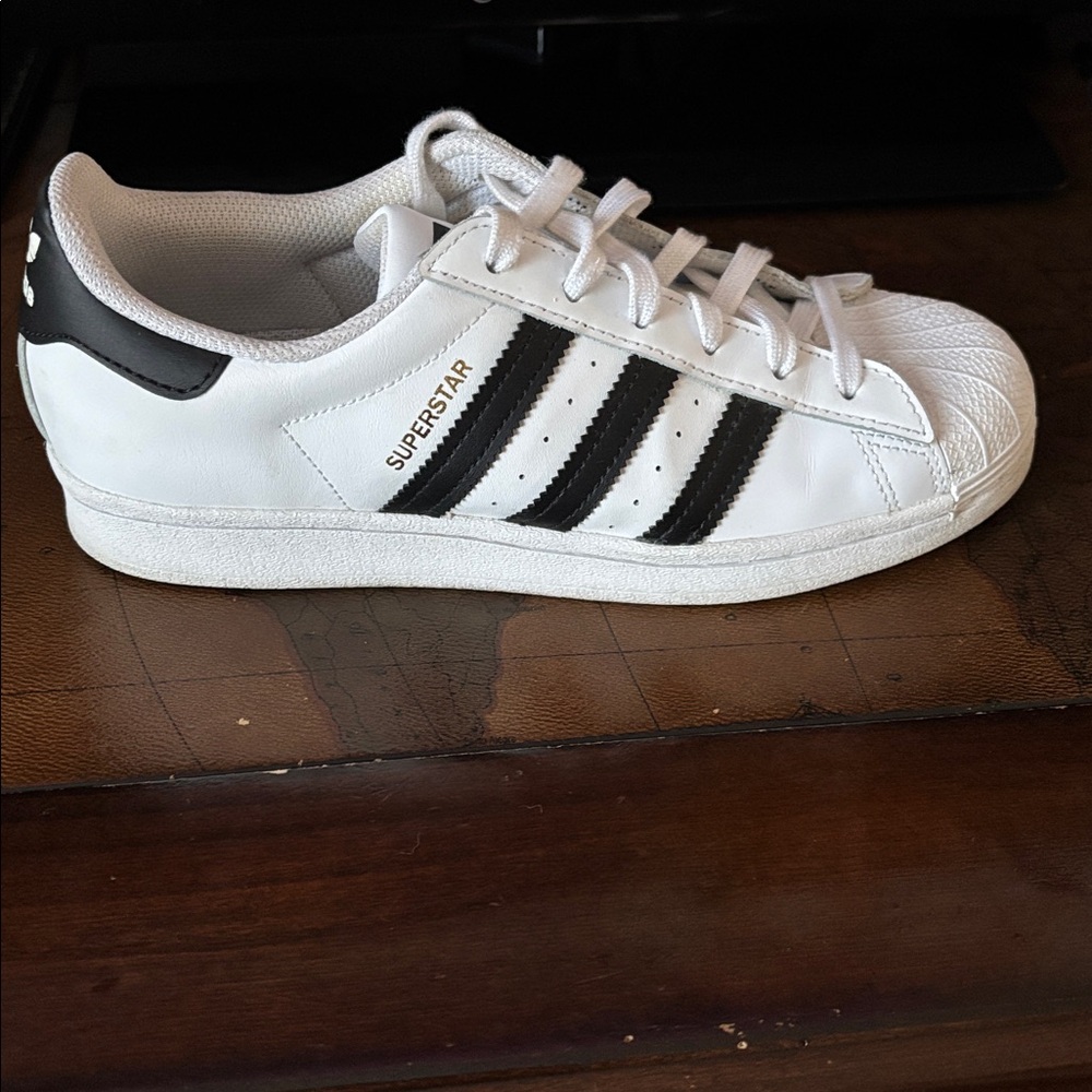 Adidas Superstar Women’s 7.5 - Picture 8 of 9